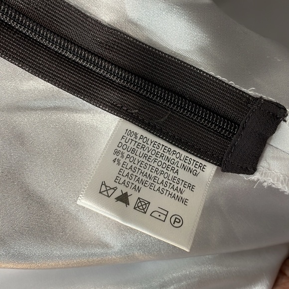 Unique grey dress with gorgeous skirt and design. Fits size 14 - Picture 12 of 17